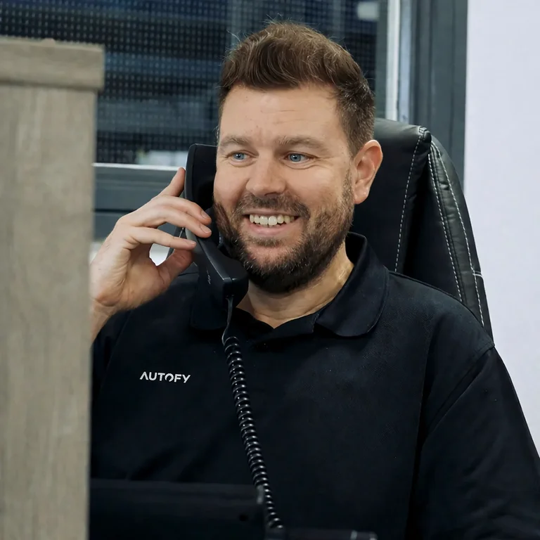 Workshop technician using LaunchControl